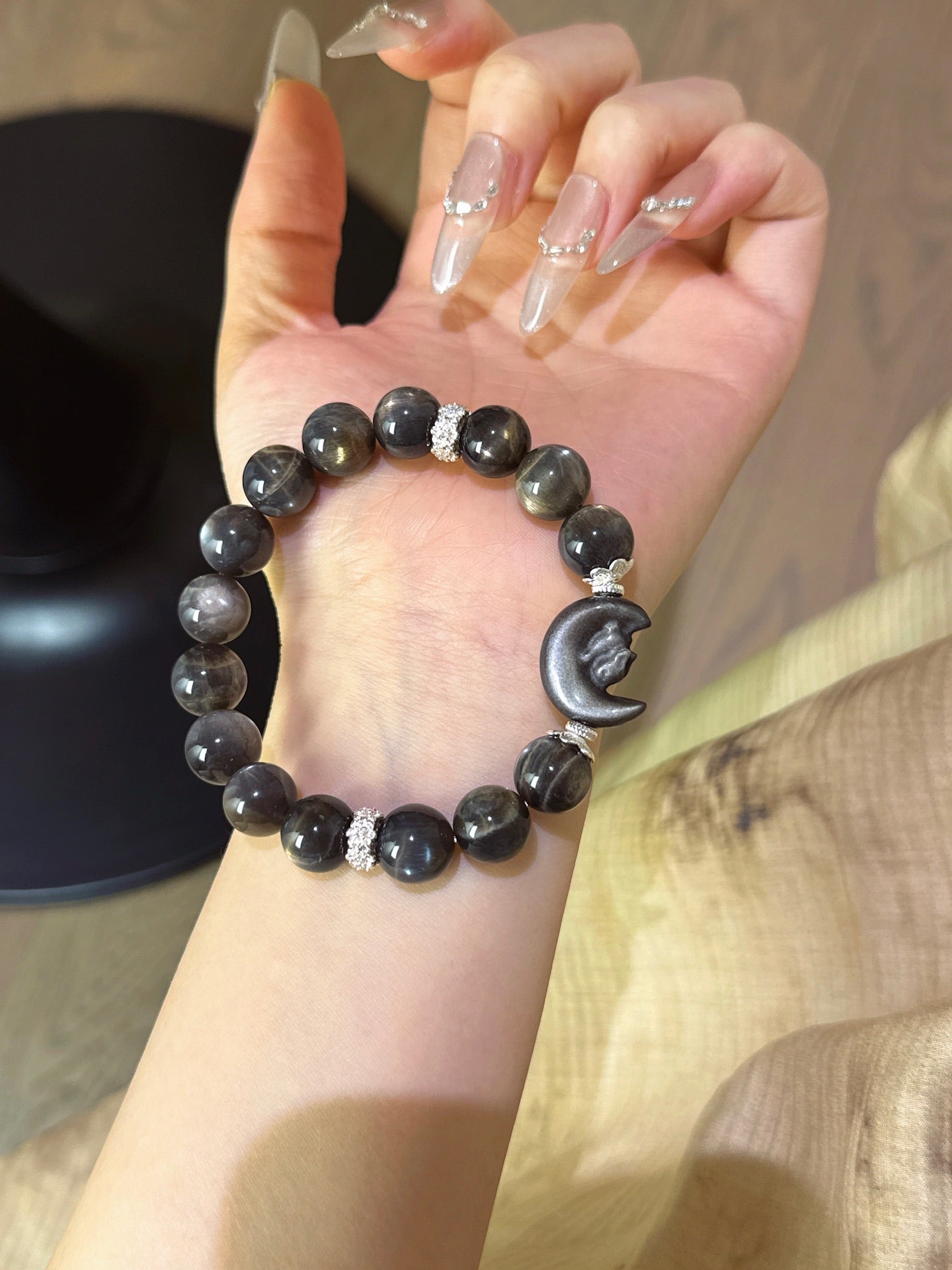 ▫️▪️ Gold backbone silver obsidian rabbit bracelet